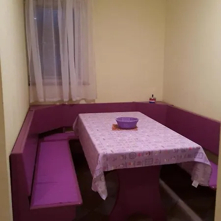 In With Balcony, Air Conditioning, Wifi Apartment *