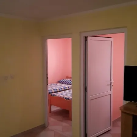 In With Balcony, Air Conditioning, Wifi
